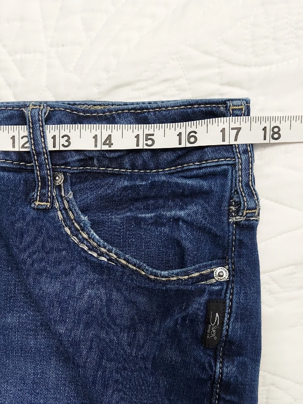 Silver Jeans Elyse Curvy Fit Blue Denim Mid Rise Jean Shorts Size W32 Like New